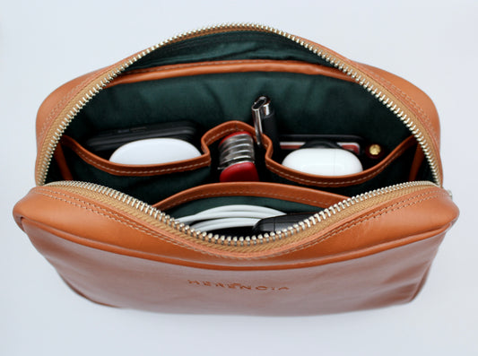 Estuche Organizador Heredero Cuero Camel, con forro interior Verde