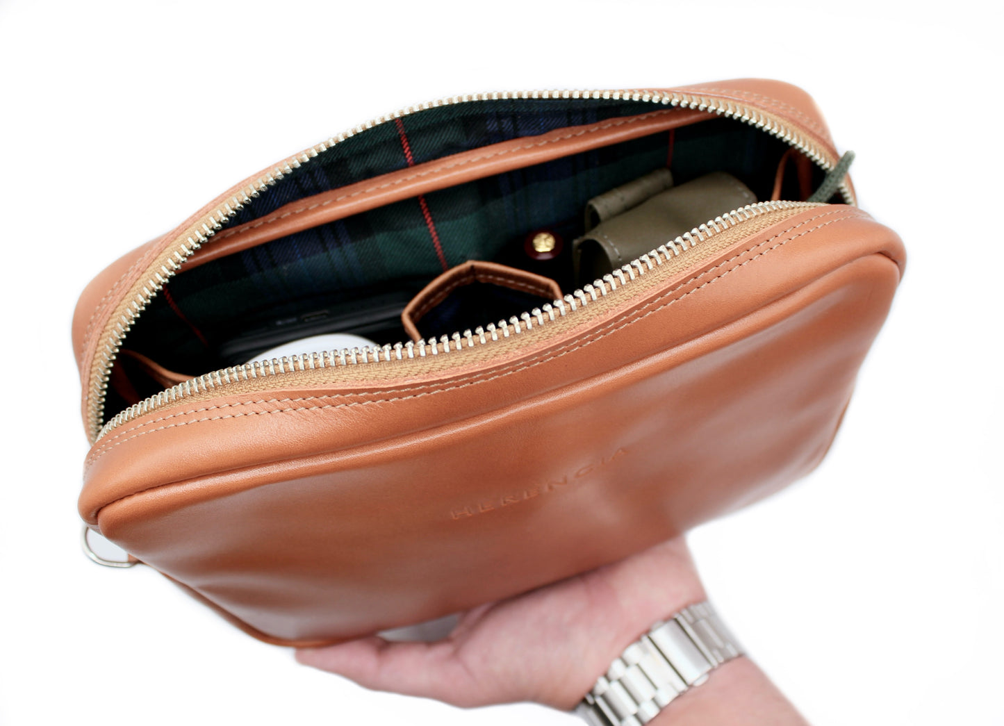 Estuche Organizador Heredero. Cuero Premium Café, forro interior Verde Escocés.