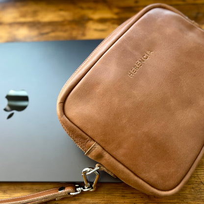Estuche Organizador Heredero. Cuero Premium Café, forro interior Verde Escocés.